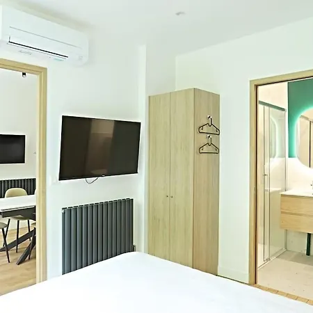 8 Personnes Avec Sauna * Paris