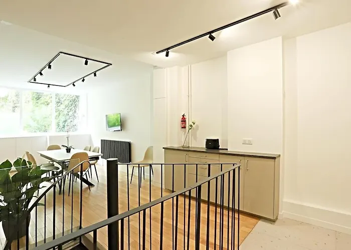 Charmant Appartement Avec Sauna Et Salle Cinema Au Coeur De Paris Paris