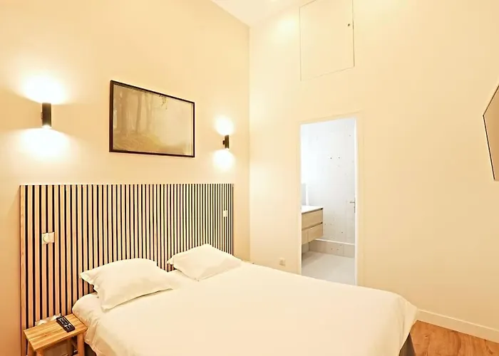 Charmant Appartement Avec Sauna Et Salle Cinema Au Coeur De Paris Paris