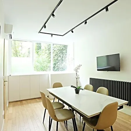 8 Personnes Avec Sauna * Parigi